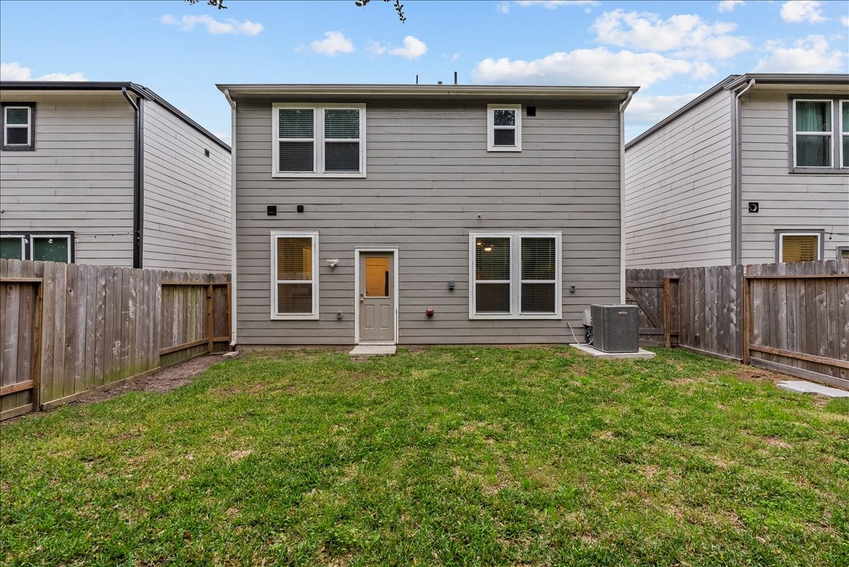 10243 Gates Ml Road Houston, TX 77034 - Photo 32 of 32 Another view of the back of the house