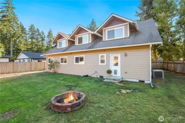 a view of a house with a backyard
