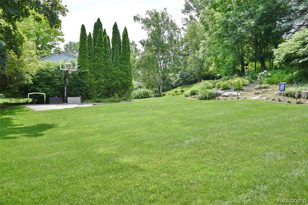 1069 Springwood Lane Rochester Hills, MI 48309 - Photo 35 of 37