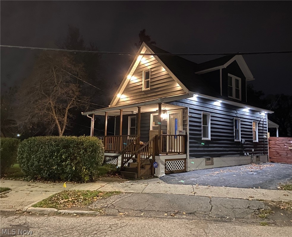 3816 Cress Road Cleveland, OH 44111 - Photo 3 of 33 Gallery Image 3