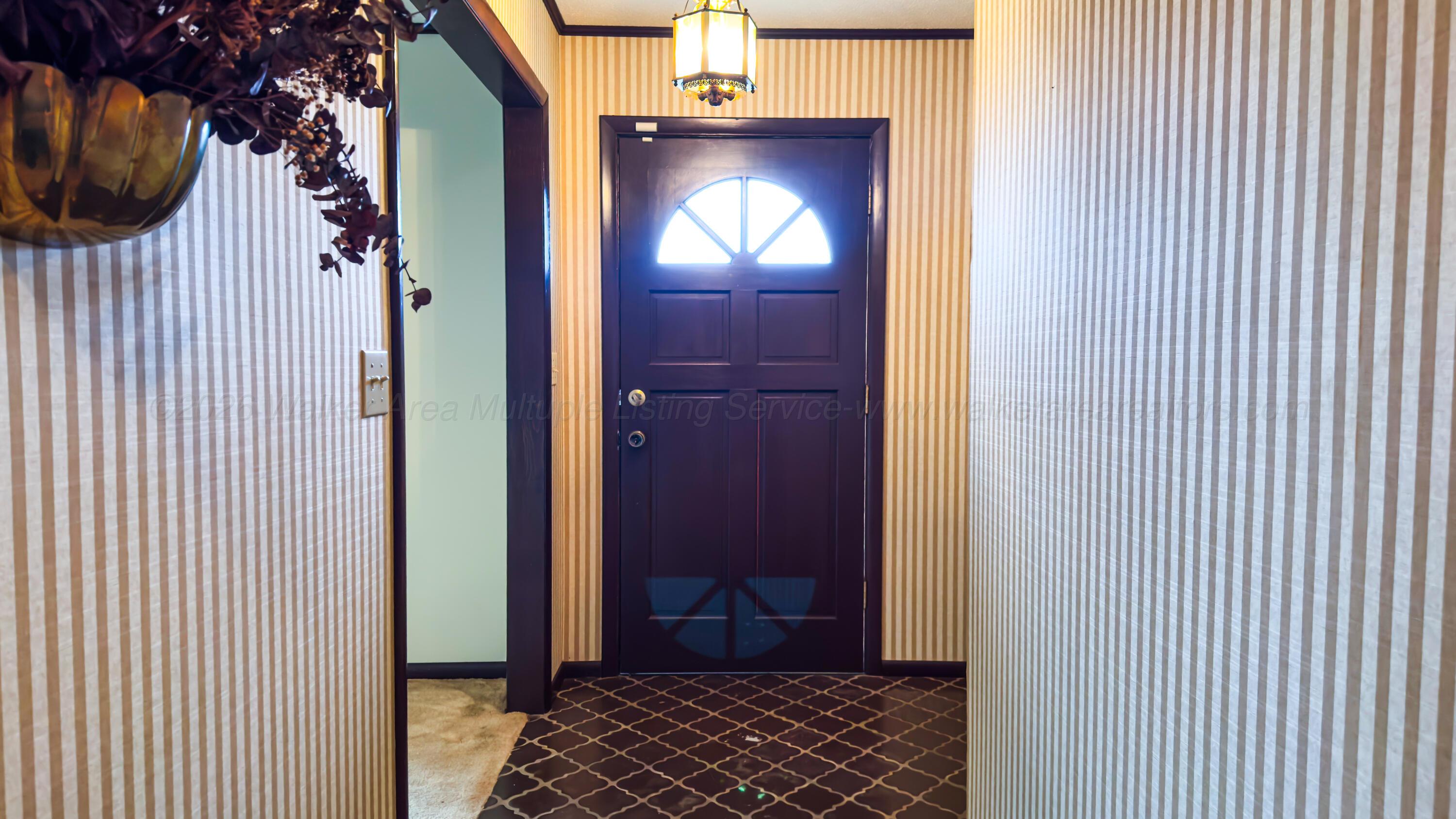1845 Roberts Road Hamilton, AL 35570 - Photo 4 of 47 Front Door Entryway