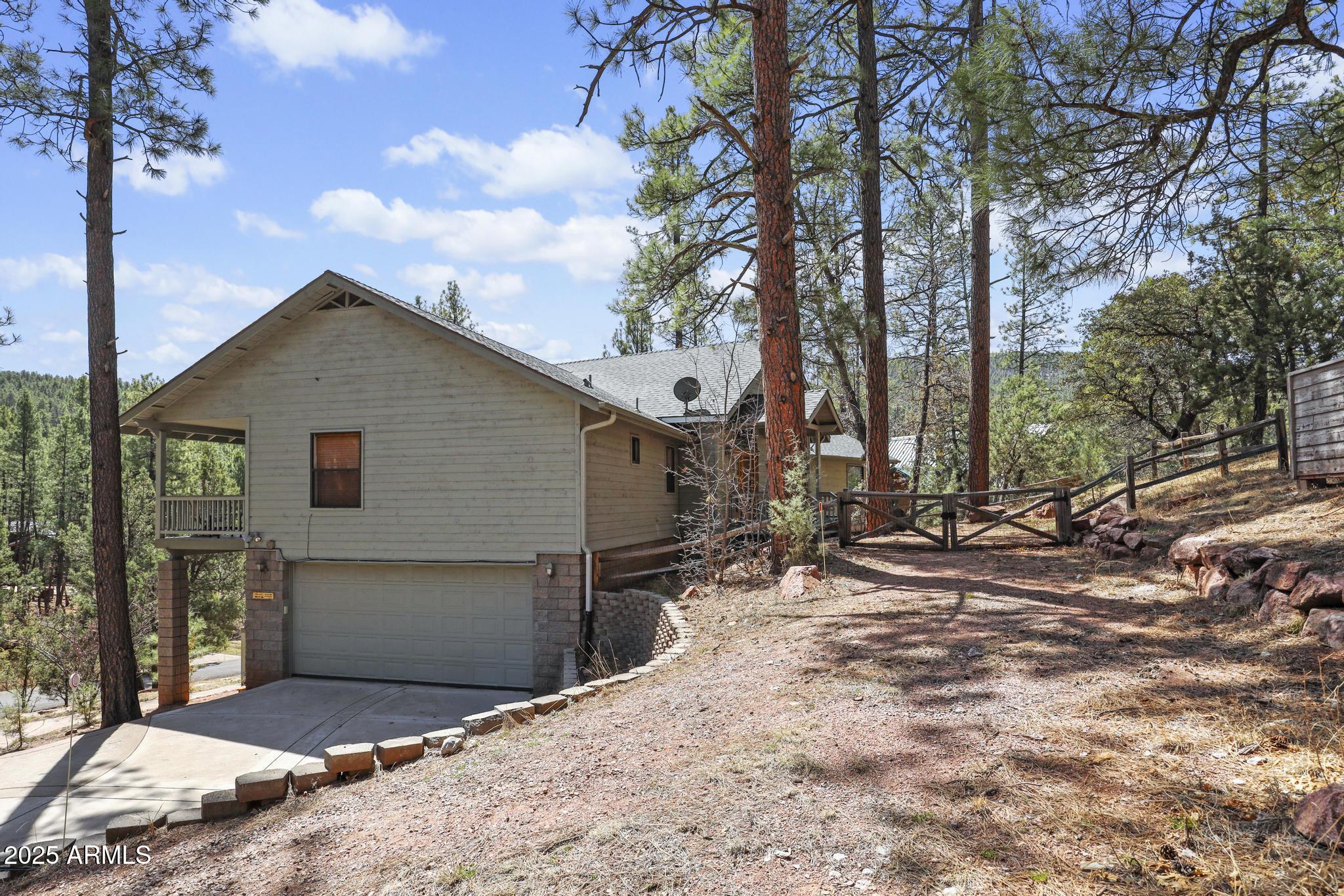 178 Memory Lane Payson, AZ 85541 - Photo 11 of 58 a front view of a house with a yard