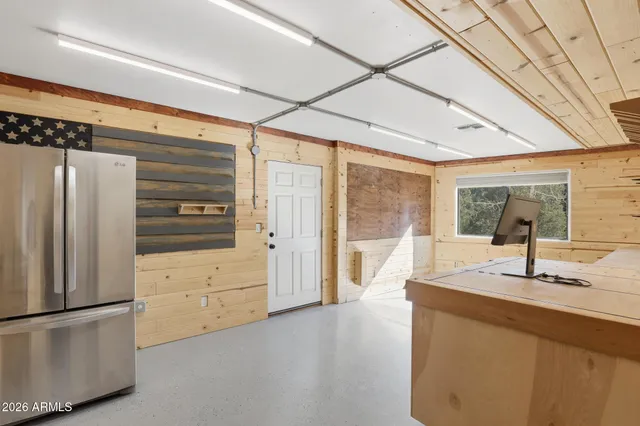 a view of backyard of the house