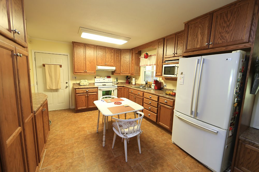 8528 Cunningham Road Zebulon, NC 27597 - Photo 9 of 30 Kitchen