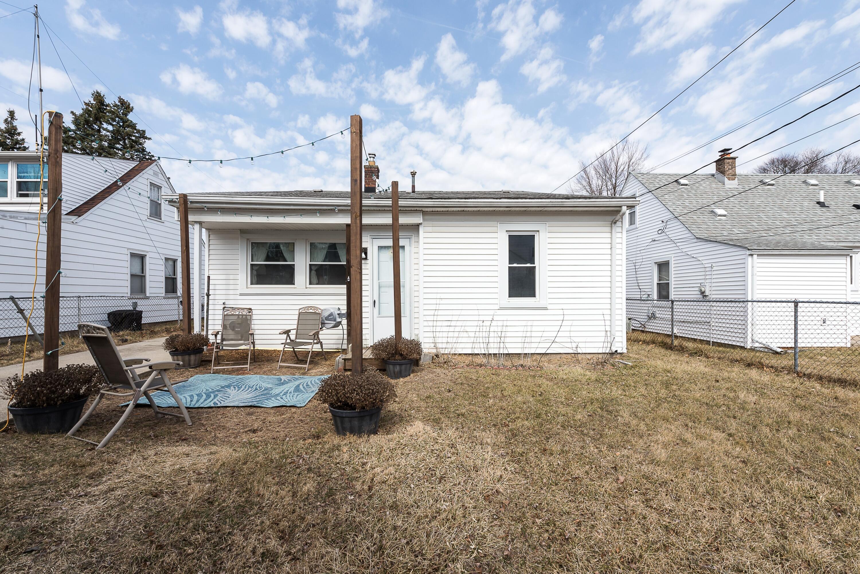 2186 Holmes Road Ypsilanti, MI 48198 - Photo 4 of 29 DSC_8