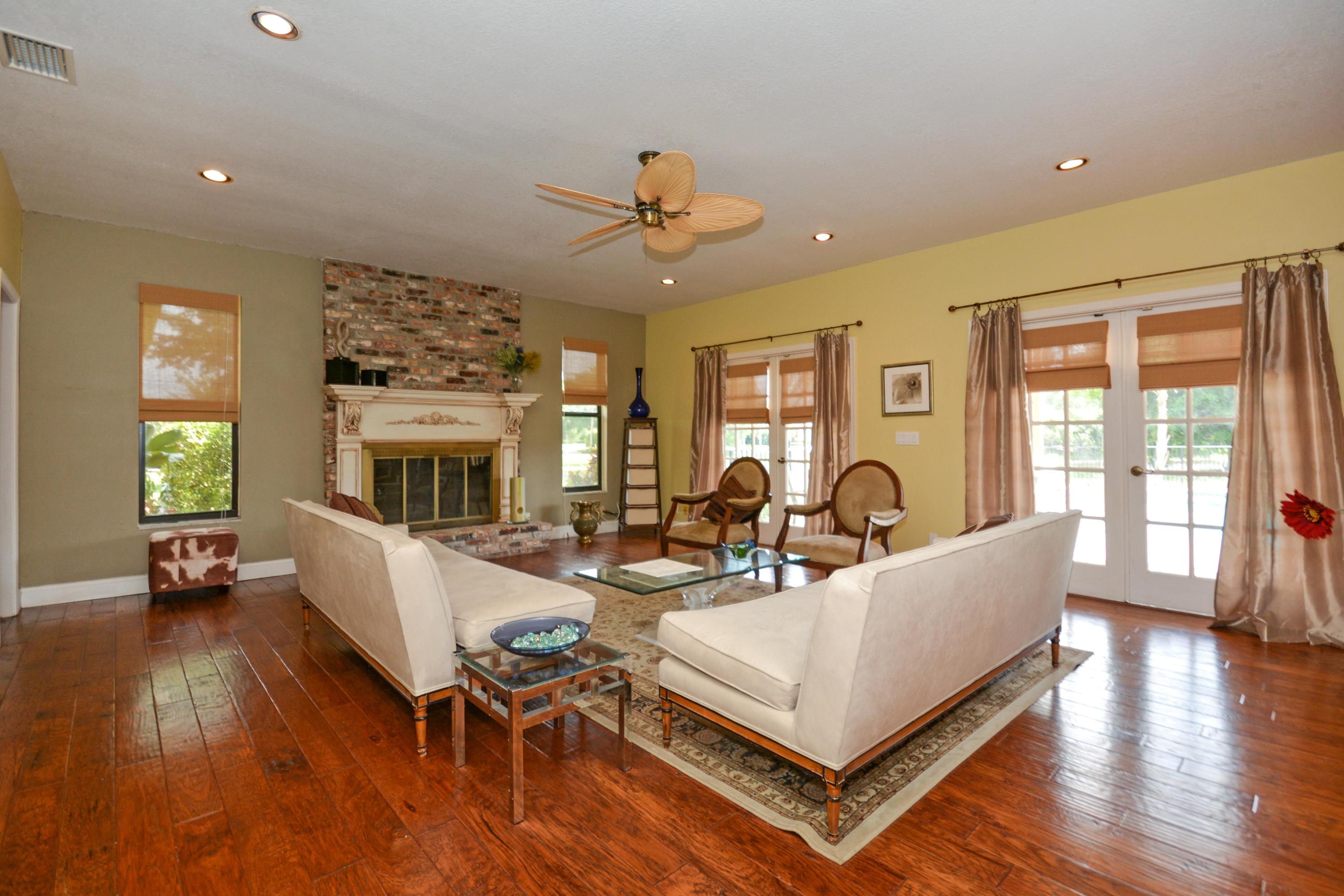 10505 Avenida Del Rio Delray Beach, FL 33446 - Photo 12 of 32 living room