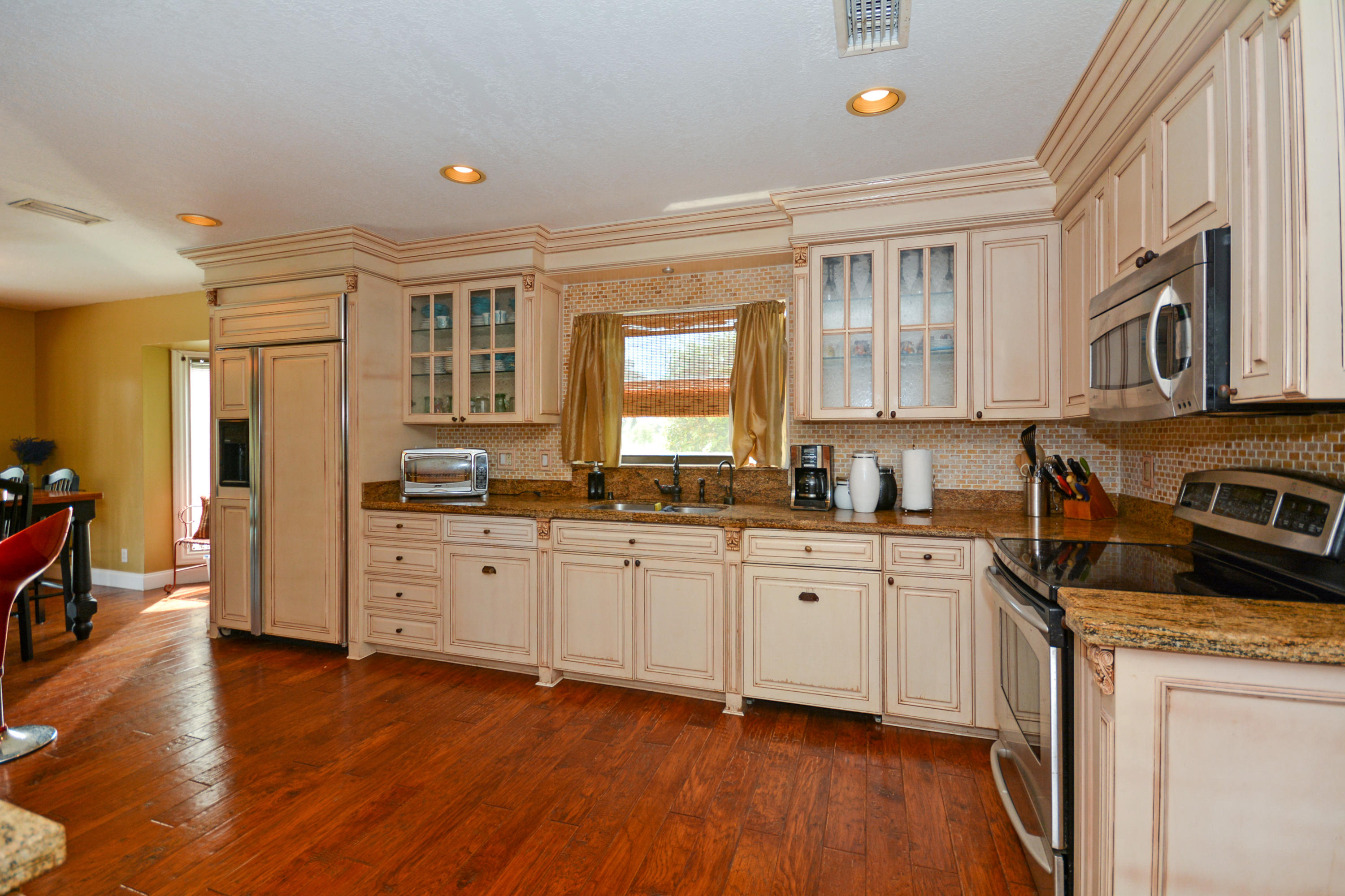 10505 Avenida Del Rio Delray Beach, FL 33446 - Photo 15 of 32 kitchen