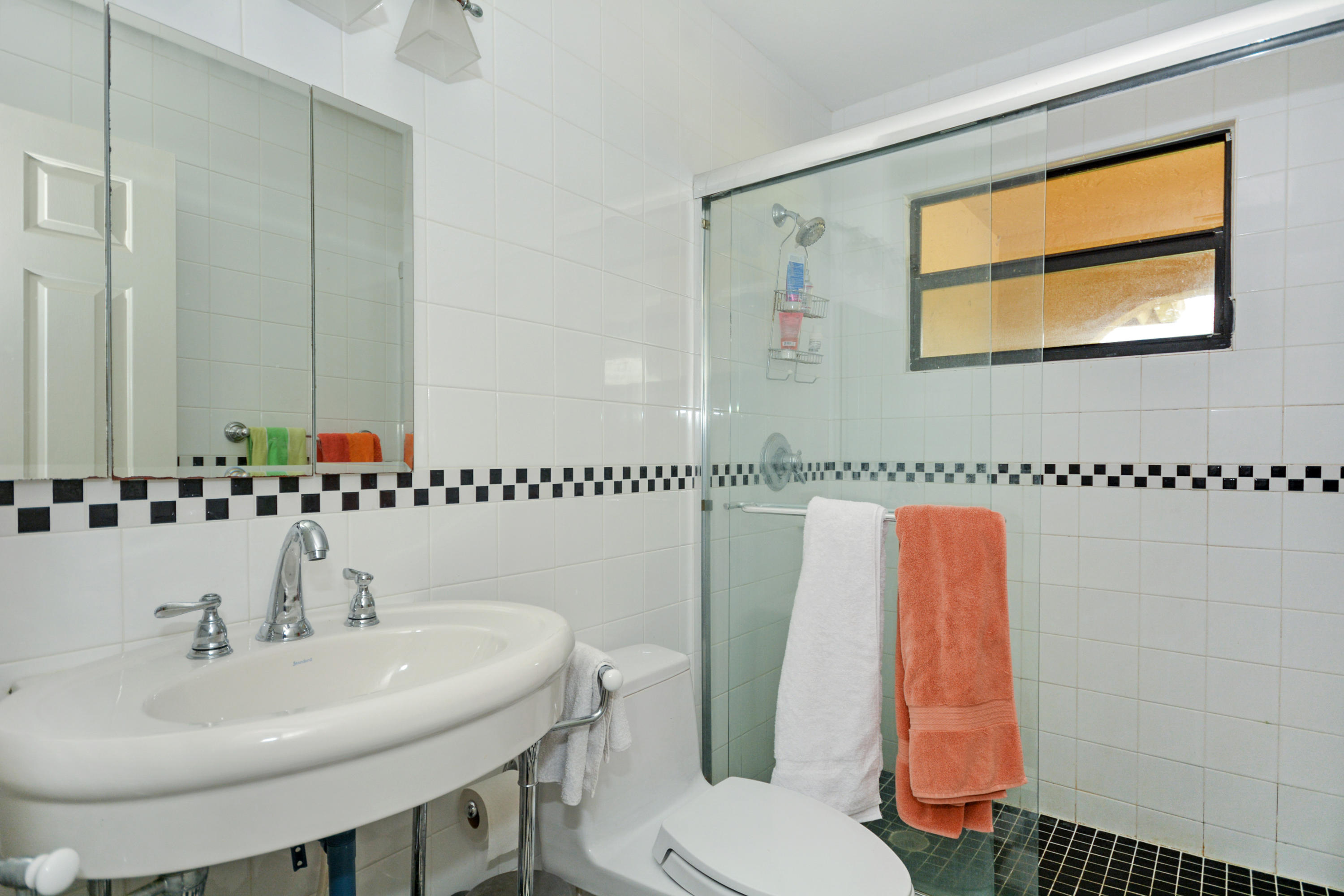 10505 Avenida Del Rio Delray Beach, FL 33446 - Photo 22 of 32 bathroom