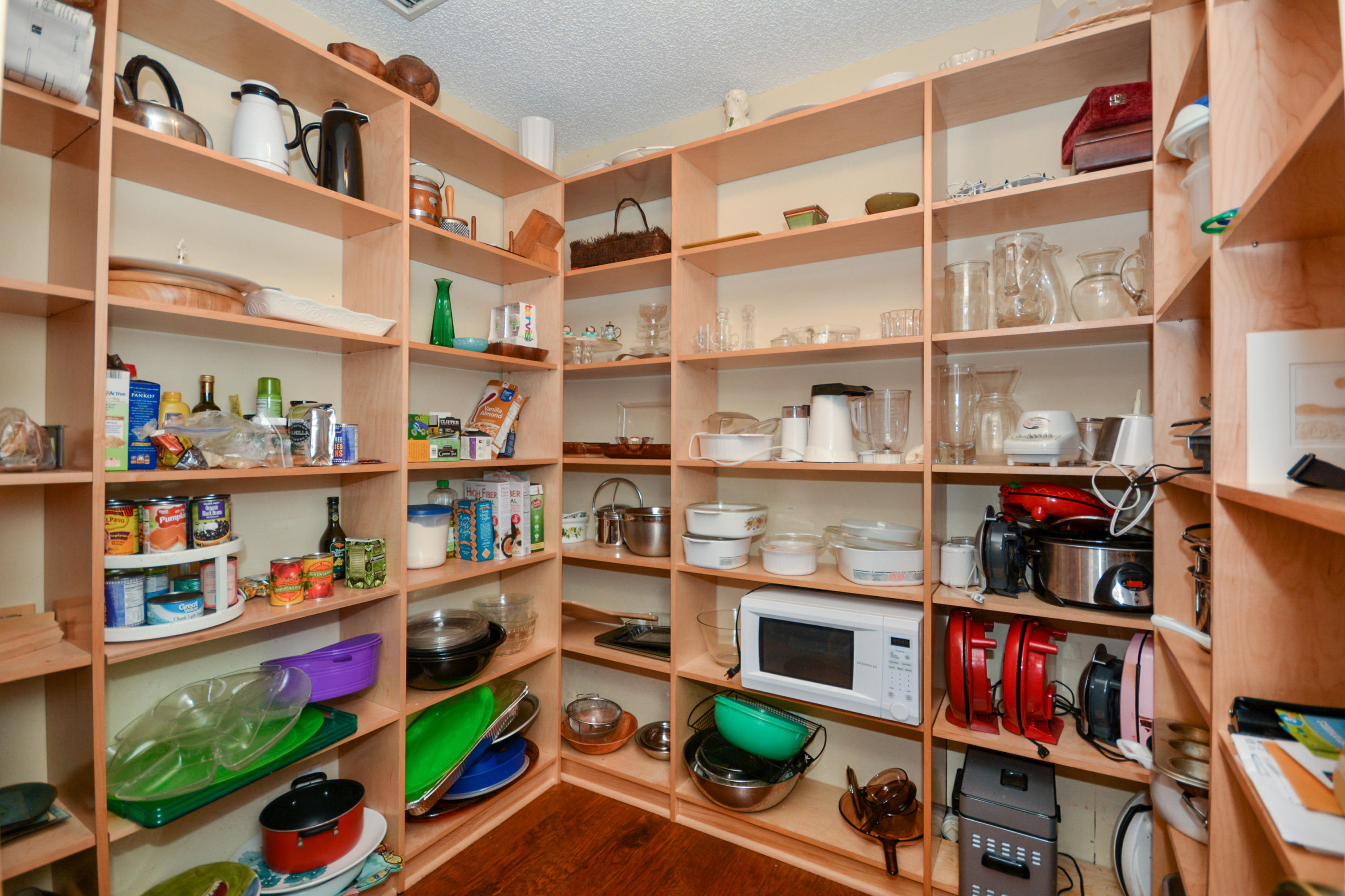 10505 Avenida Del Rio Delray Beach, FL 33446 - Photo 30 of 32 pantry