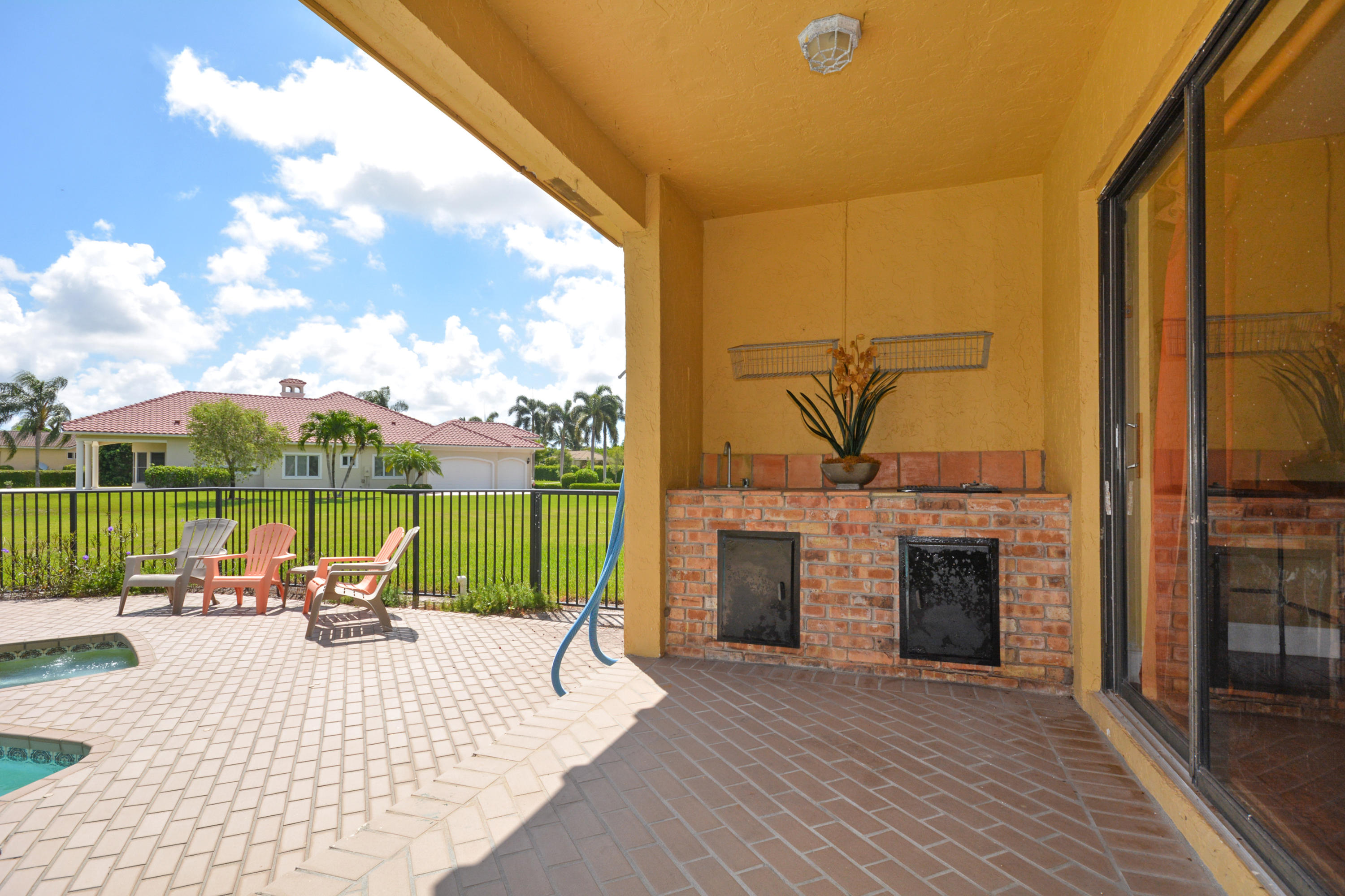 10505 Avenida Del Rio Delray Beach, FL 33446 - Photo 31 of 32 patio