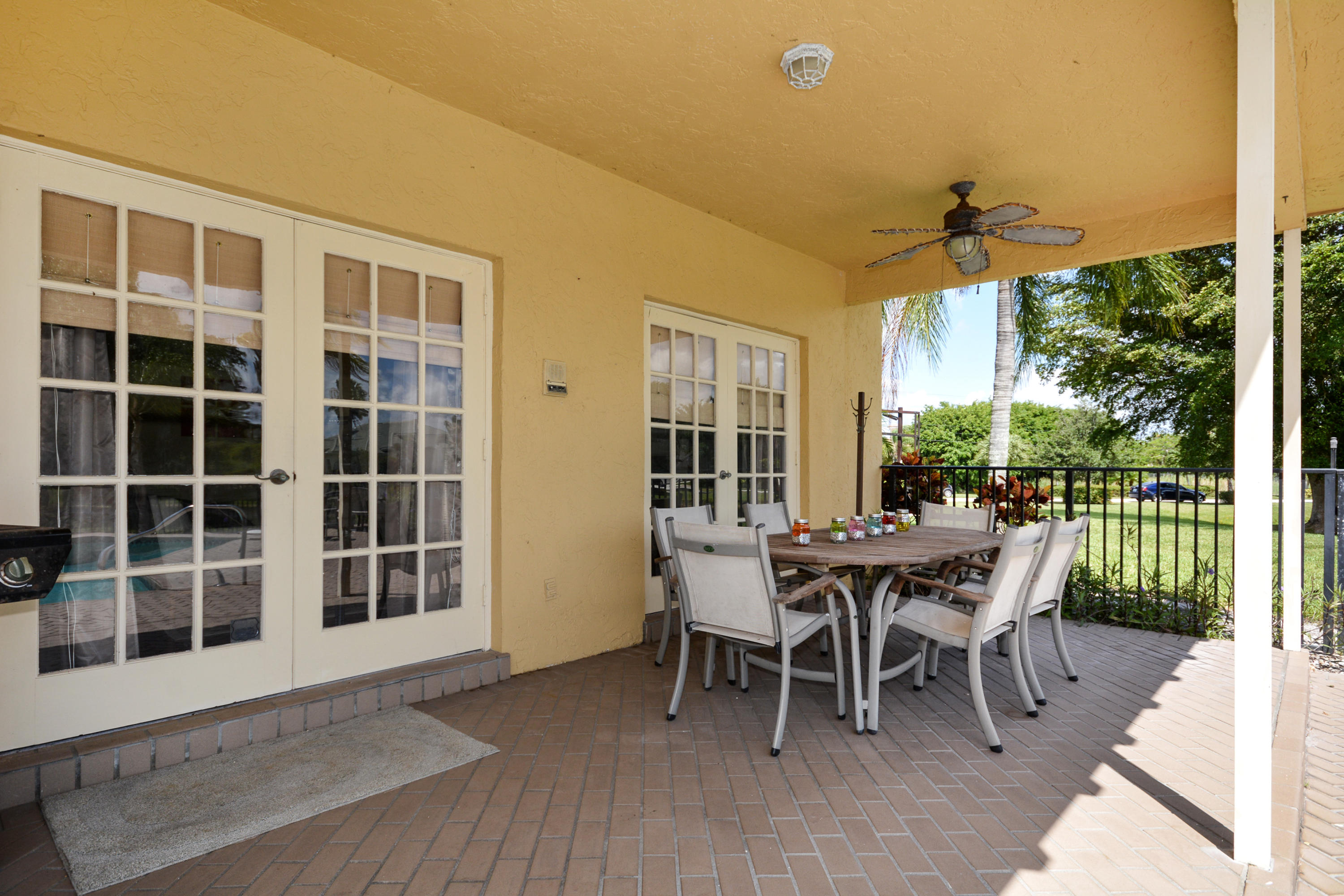 10505 Avenida Del Rio Delray Beach, FL 33446 - Photo 32 of 32 patio