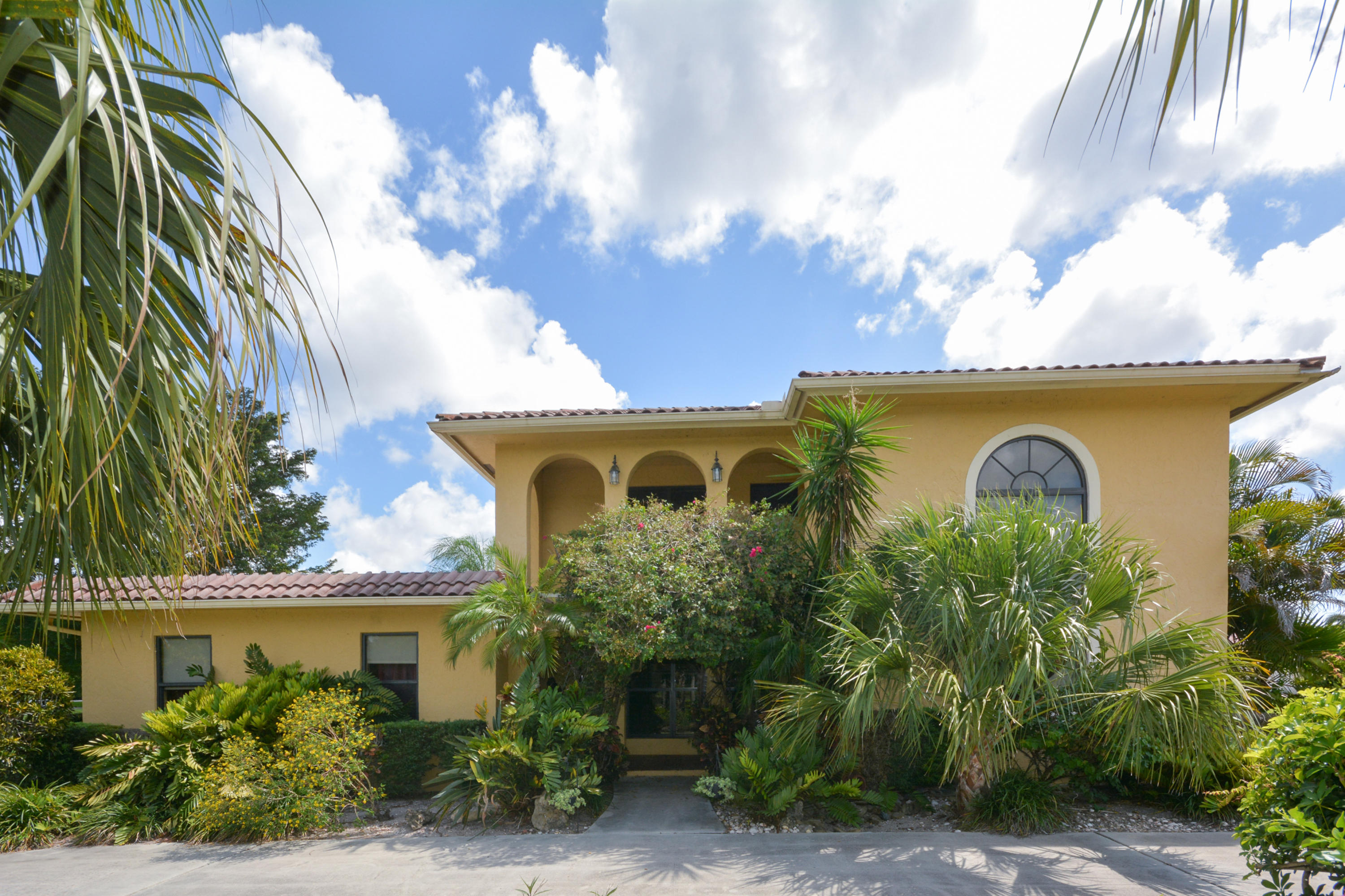 10505 Avenida Del Rio Delray Beach, FL 33446 - Photo 5 of 32 front view