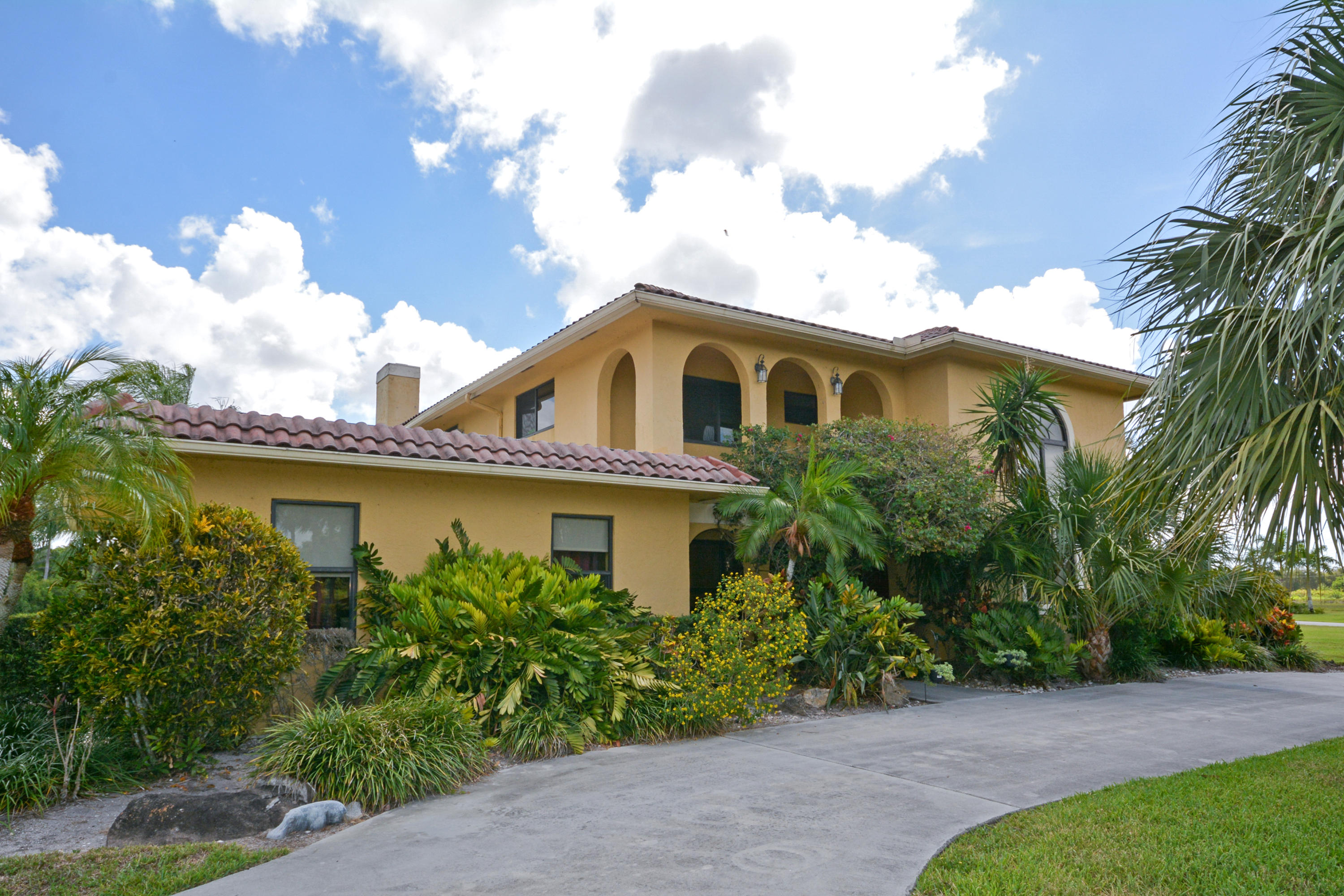 10505 Avenida Del Rio Delray Beach, FL 33446 - Photo 6 of 32 front view