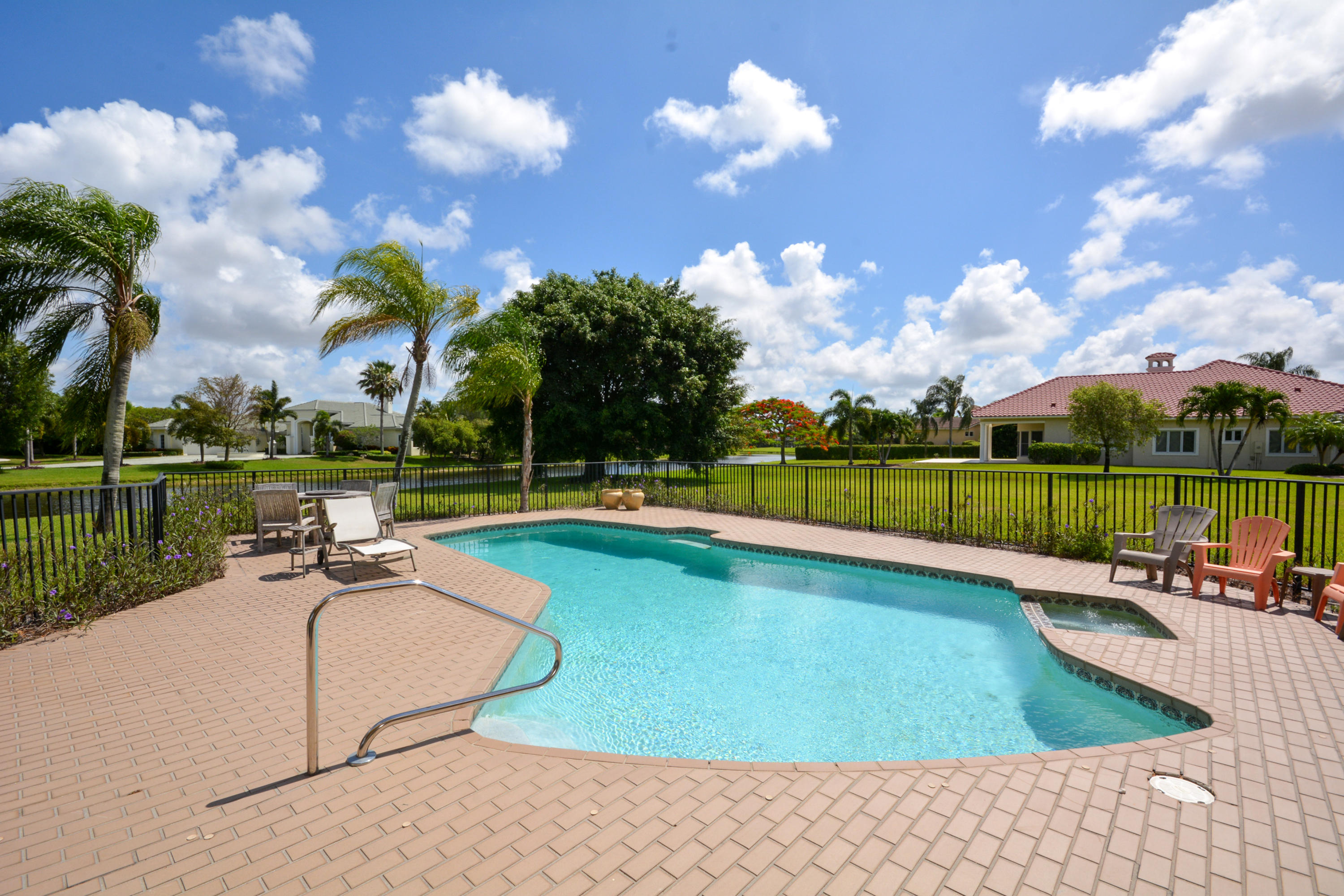 10505 Avenida Del Rio Delray Beach, FL 33446 - Photo 8 of 32 pool