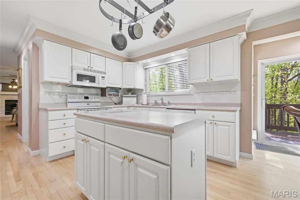 1636 Daybreak Point Court Ballwin, MO 63021 - Photo 12 of 60