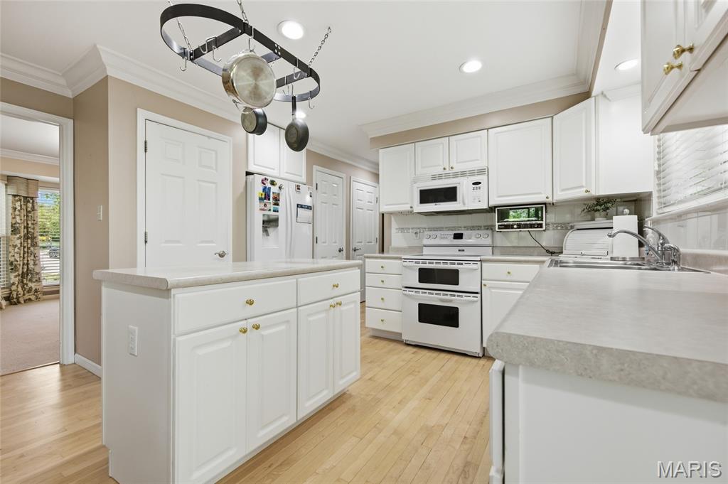 1636 Daybreak Point Court Ballwin, MO 63021 - Photo 13 of 60