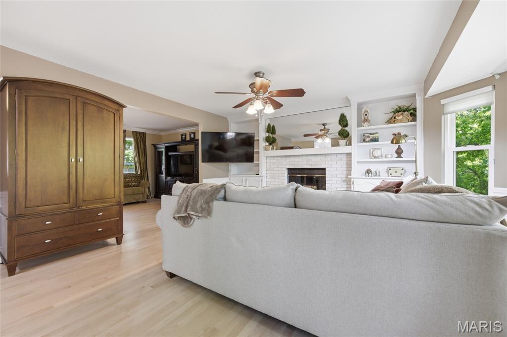 1636 Daybreak Point Court Ballwin, MO 63021 - Photo 6 of 60