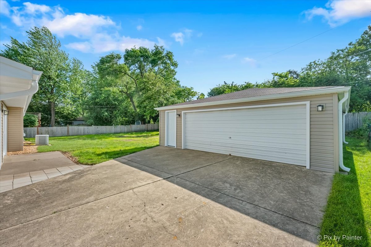 1420 Cooper Road Hoffman Estates, IL 60169 - Photo 12 of 33
