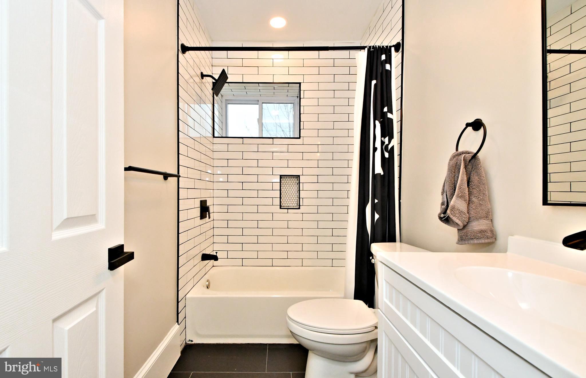 4653 Sheldon Street Philadelphia, PA 19127 - Photo 19 of 38 Full bathroom