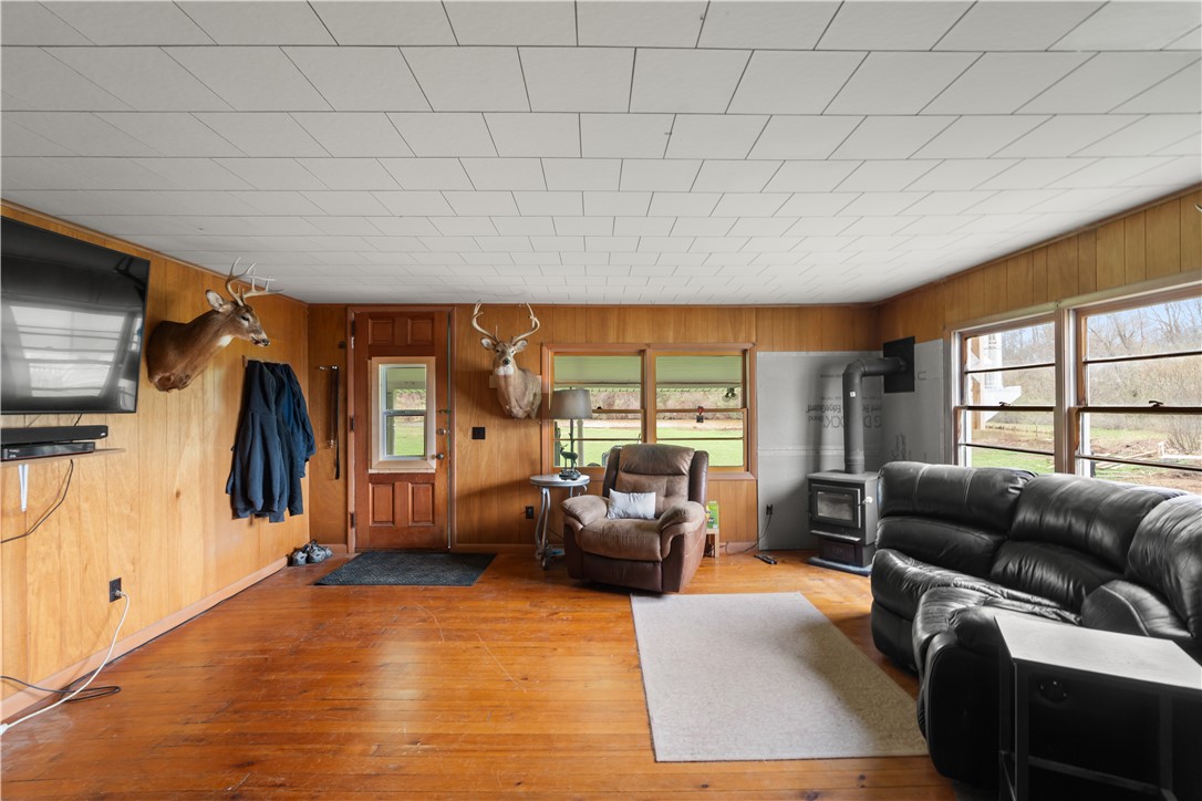 5071 Murphy Road Pike, NY 14066 - Photo 8 of 44 Living room