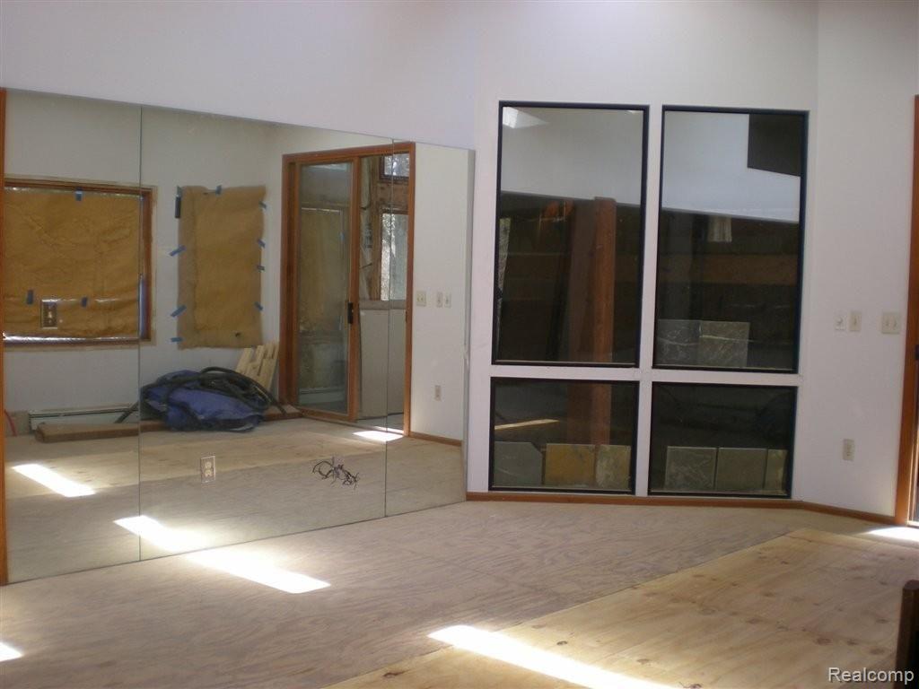 25795 Farmington Road Farmington, MI 48335 - Photo 13 of 22 dining area off kitchen.jpg