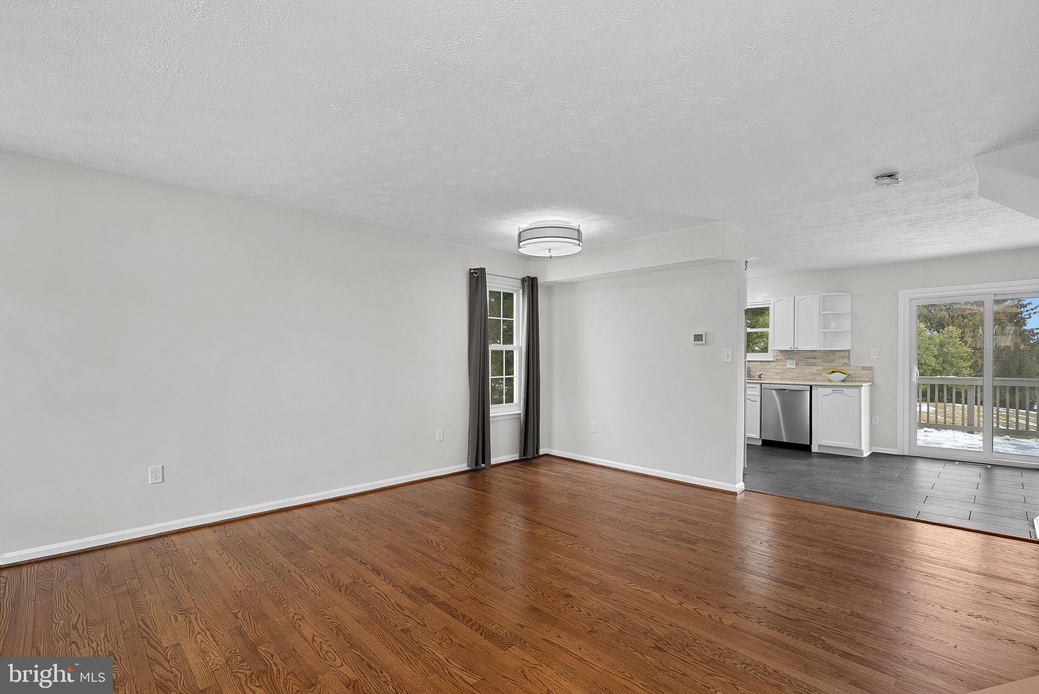 20718 Apollo Terrace Ashburn, VA 20147 - Photo 8 of 44 Living Area