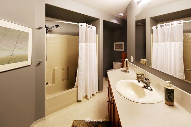 $779,100 | 8822 221st Avenue Northeast, Redmond, WA 98053