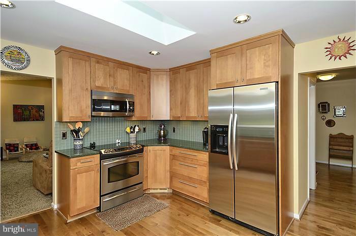 8811 Warfield Road Gaithersburg, MD 20882 - Photo 13 of 30 Kitchen