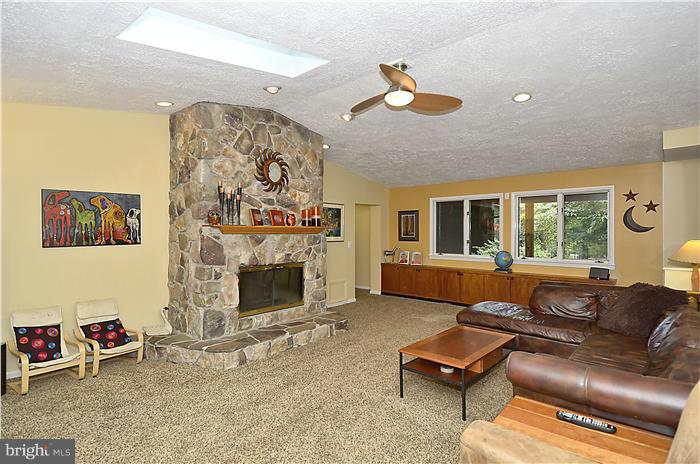 8811 Warfield Road Gaithersburg, MD 20882 - Photo 16 of 30 Family Room