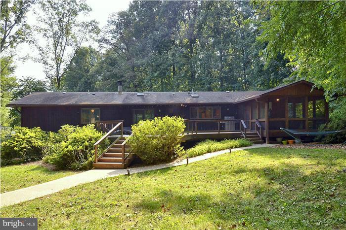 8811 Warfield Road Gaithersburg, MD 20882 - Photo 3 of 30 Exterior (Rear)