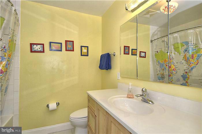 8811 Warfield Road Gaithersburg, MD 20882 - Photo 23 of 30 Hall Bath