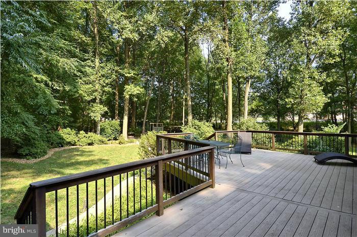 8811 Warfield Road Gaithersburg, MD 20882 - Photo 28 of 30 Deck