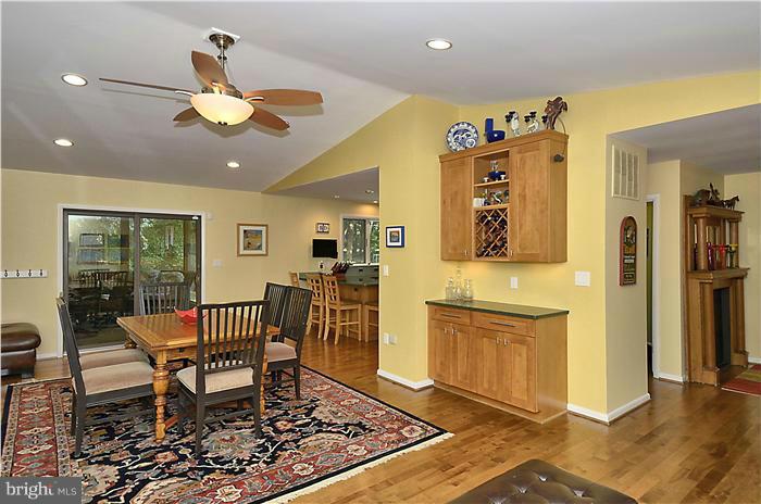 8811 Warfield Road Gaithersburg, MD 20882 - Photo 9 of 30 LR/DR Combo