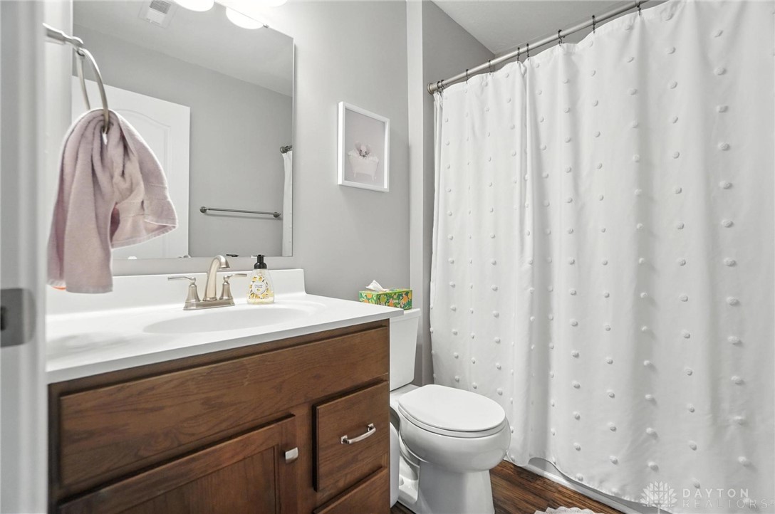 117 Old Pond Road Springboro, OH 45066 - Photo 38 of 50 Hallway bathroom with tub/ shower combination