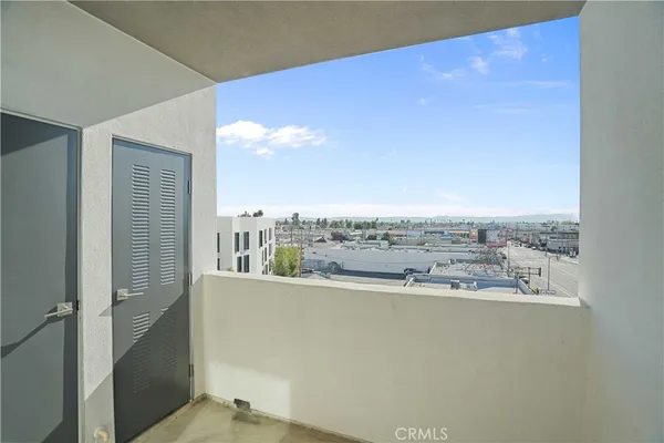 $2,665 | 8750 Sepulveda Boulevard, Unit 410, North Hills, CA 91343