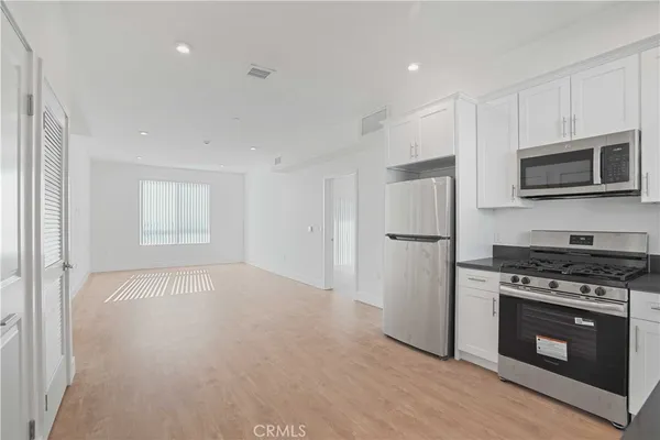 $2,665 | 8750 Sepulveda Boulevard, Unit 410, North Hills, CA 91343