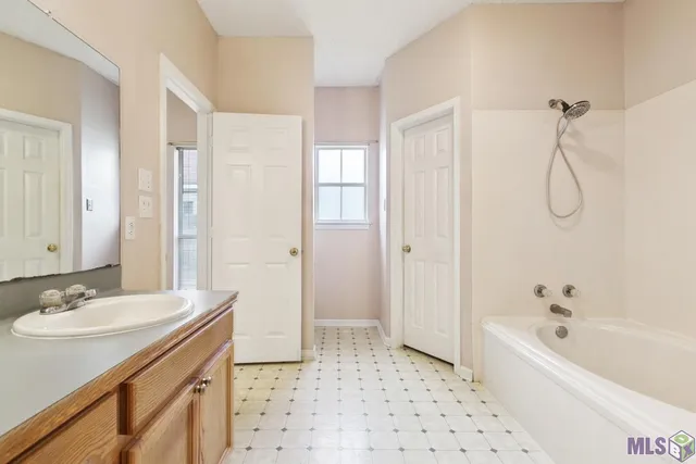 $207,900 | 804 Circle Drive, Baker, LA 70714