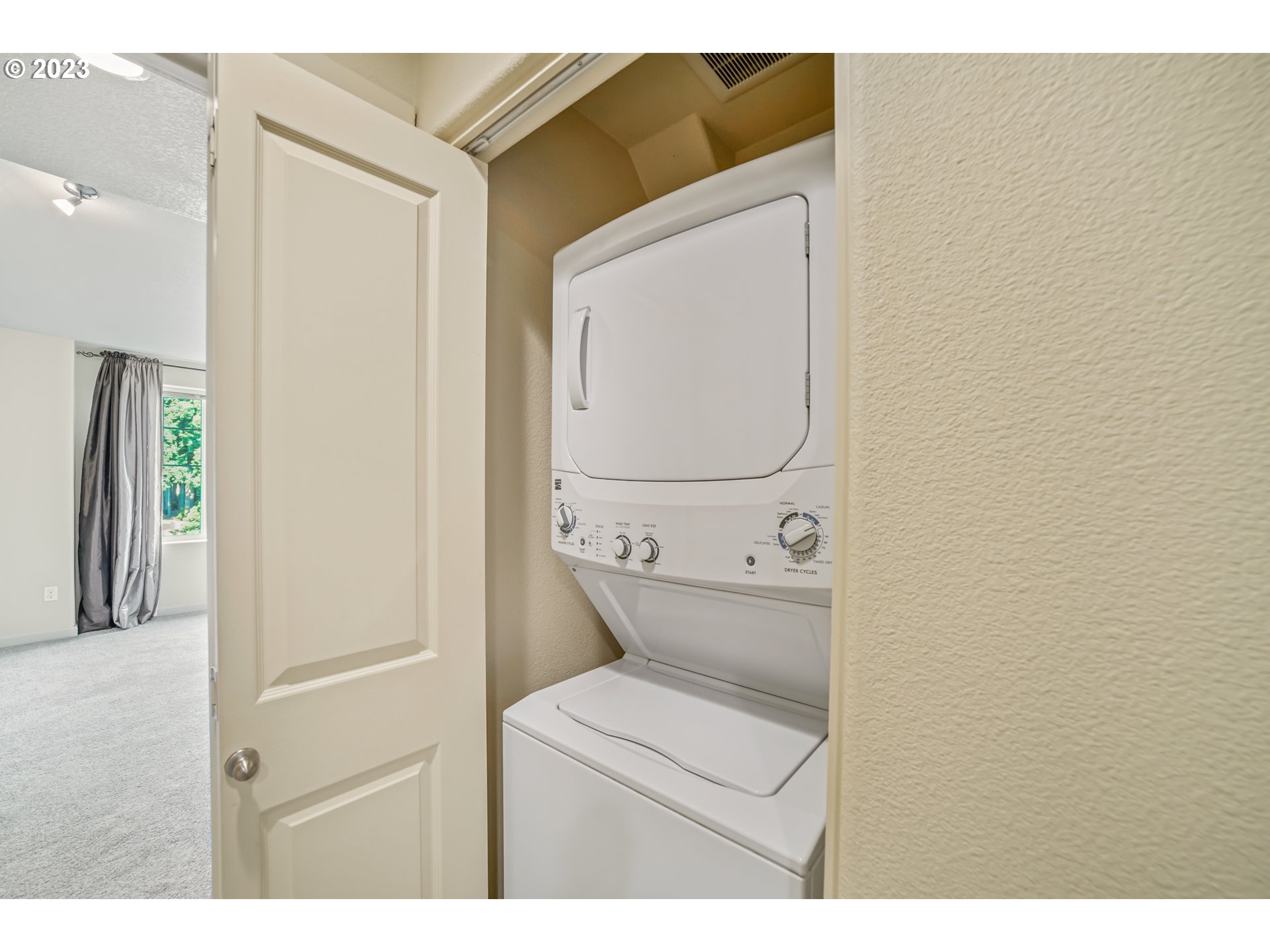 10595 Northeast Cedar Falls Loop Hillsboro, OR 97006 - Photo 21 of 27 a bathroom with a toilet and a sink