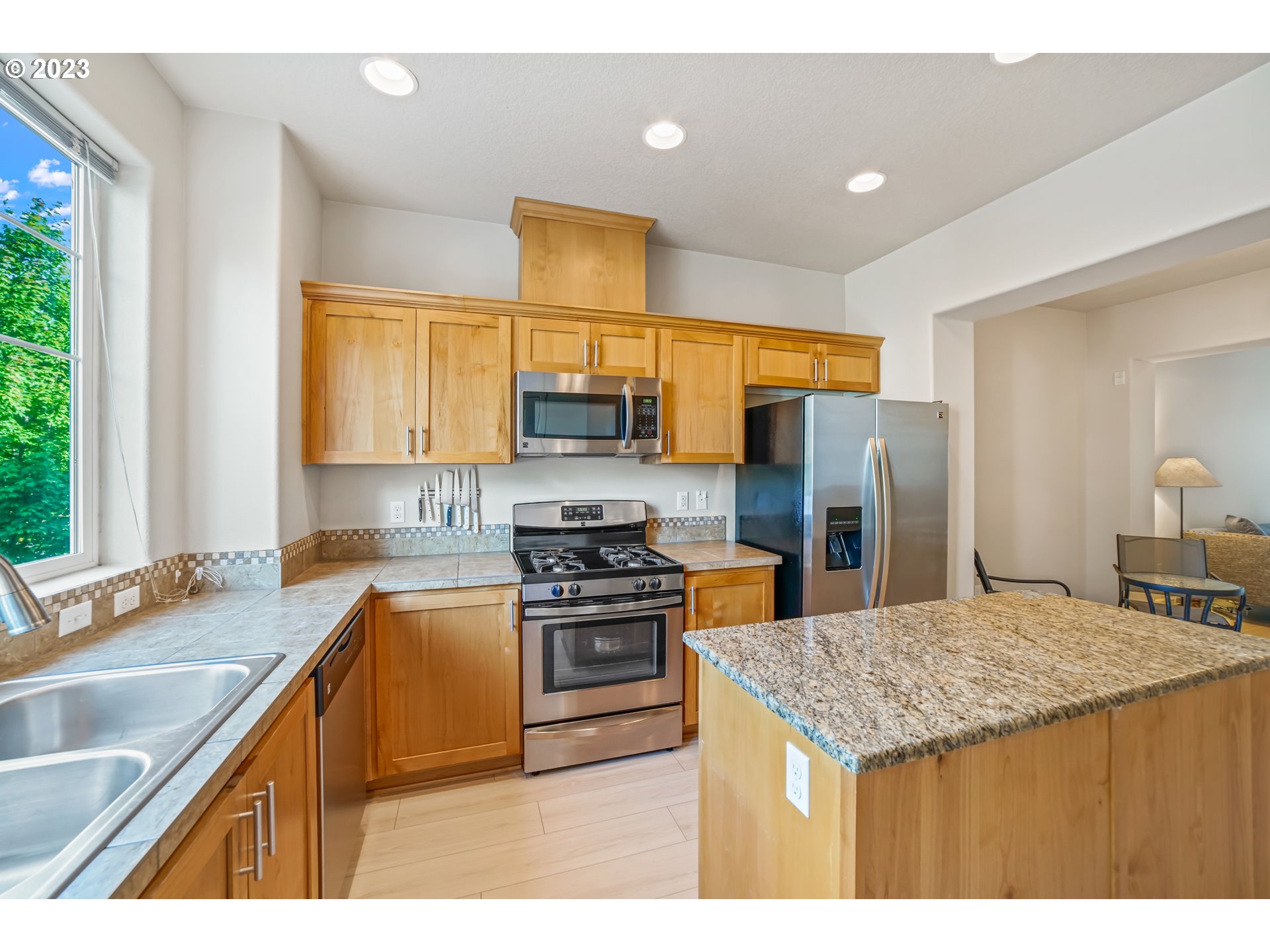 10595 Northeast Cedar Falls Loop Hillsboro, OR 97006 - Photo 10 of 27 a kitchen with a sink stove and refrigerator