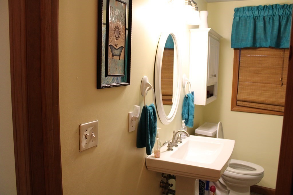 308 Rock Valley Road Holyoke, MA 01040 - Photo 12 of 22