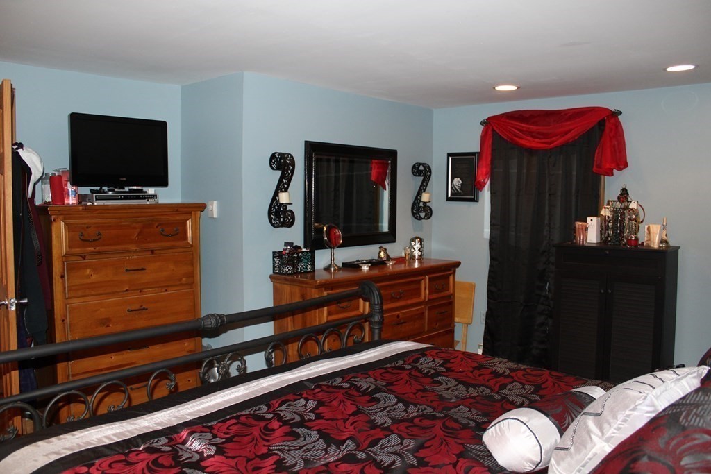 308 Rock Valley Road Holyoke, MA 01040 - Photo 15 of 22