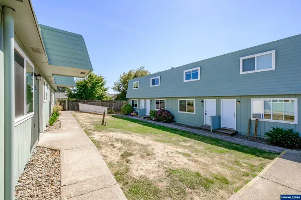 $1,095,000 | 175 Northeast Fern Court, Dallas, OR 97338