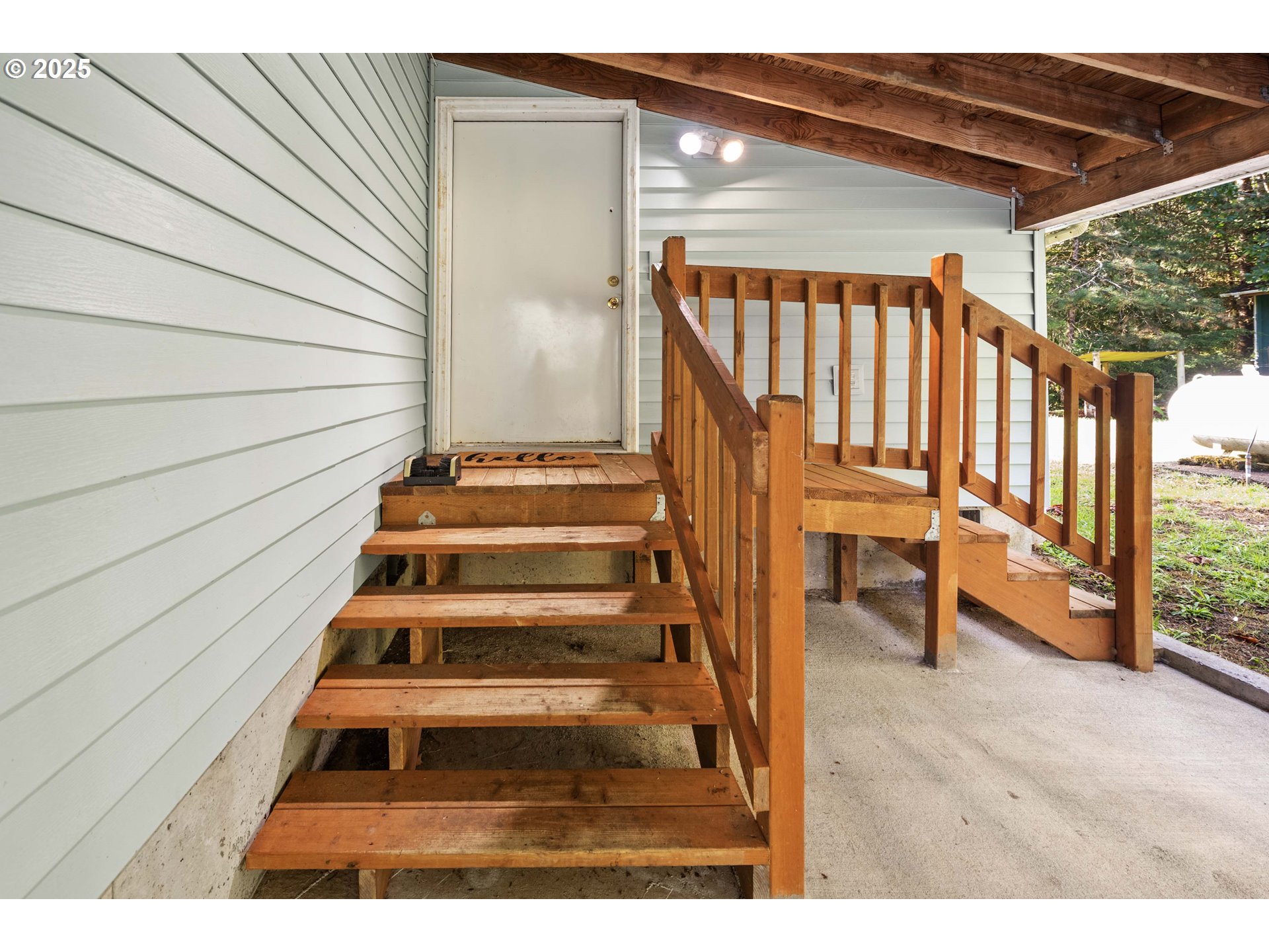 89022 Welch Road Astoria, OR 97103 - Photo 28 of 42 a view of entryway with wooden floor