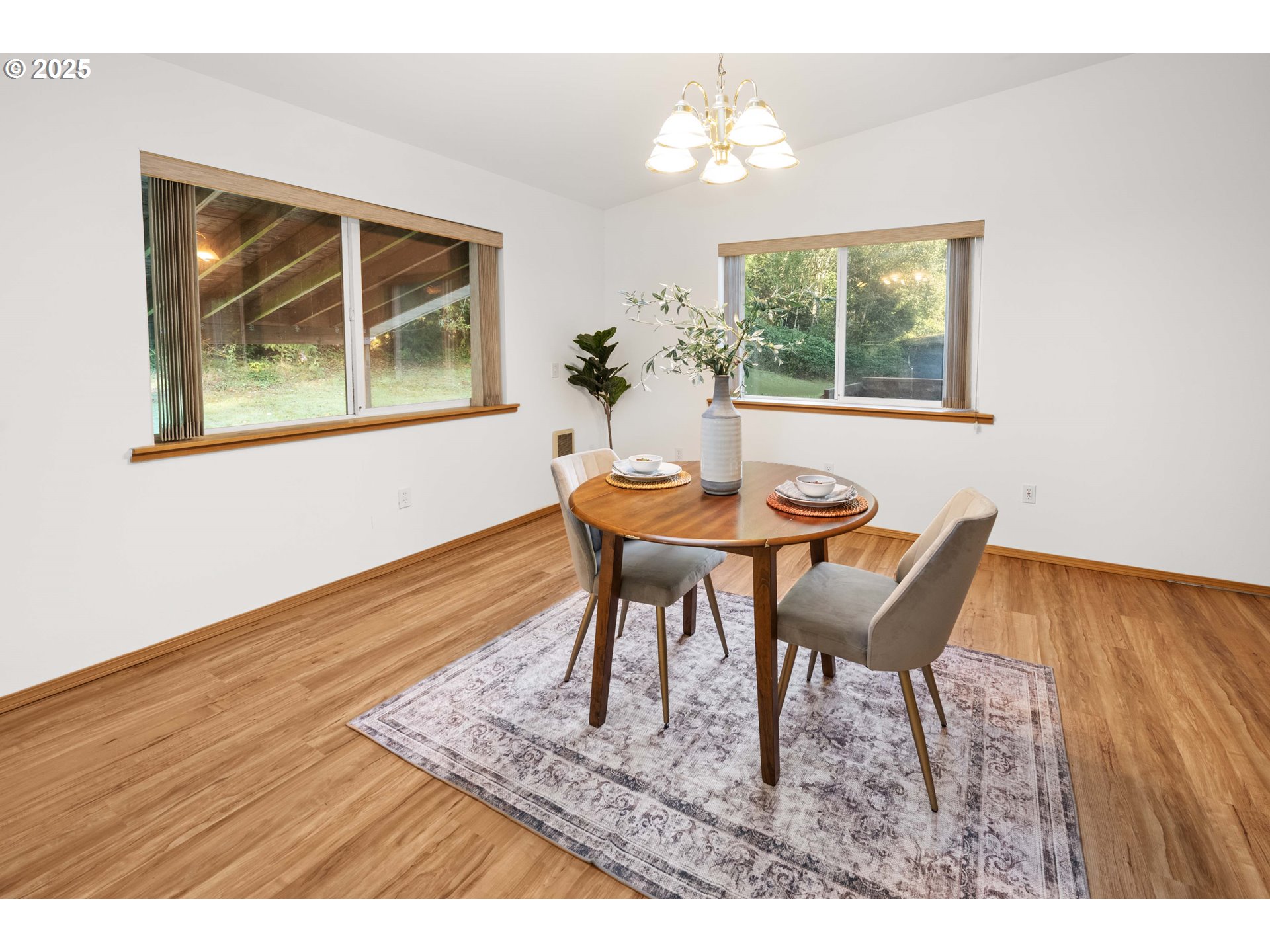 89022 Welch Road Astoria, OR 97103 - Photo 10 of 42 a dining room with furniture and window