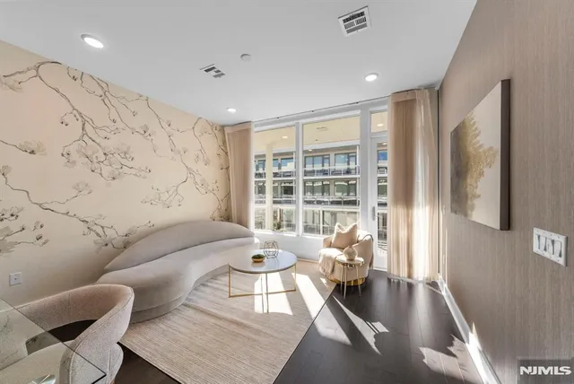 $825,000 | 3 Somerset Lane, Unit 518, Edgewater, NJ 07020