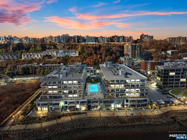 $825,000 | 3 Somerset Lane, Unit 518, Edgewater, NJ 07020