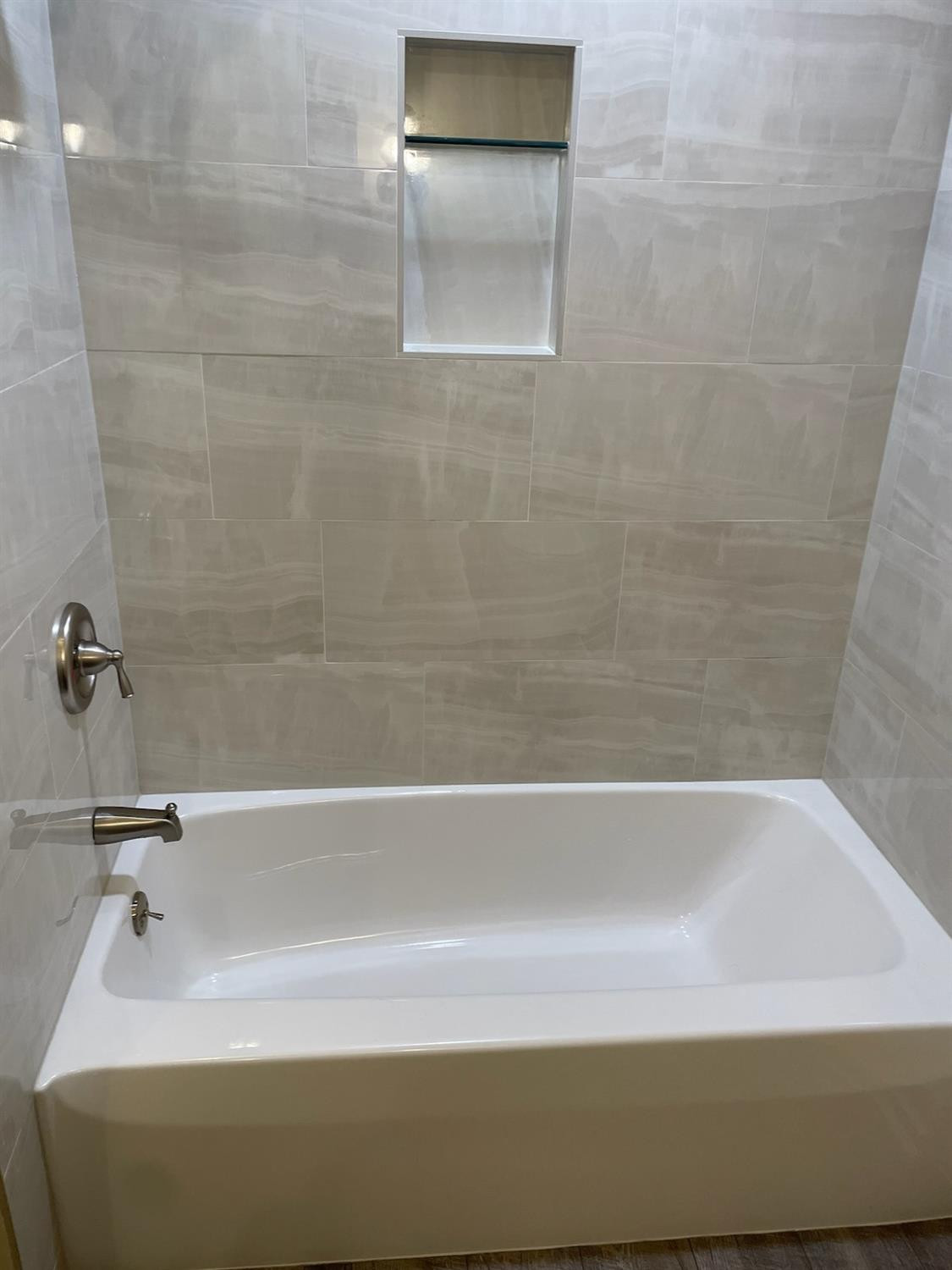 9020 Bryan Street Crown Point, IN 46307 - Photo 16 of 31 a bathroom with a bathtub