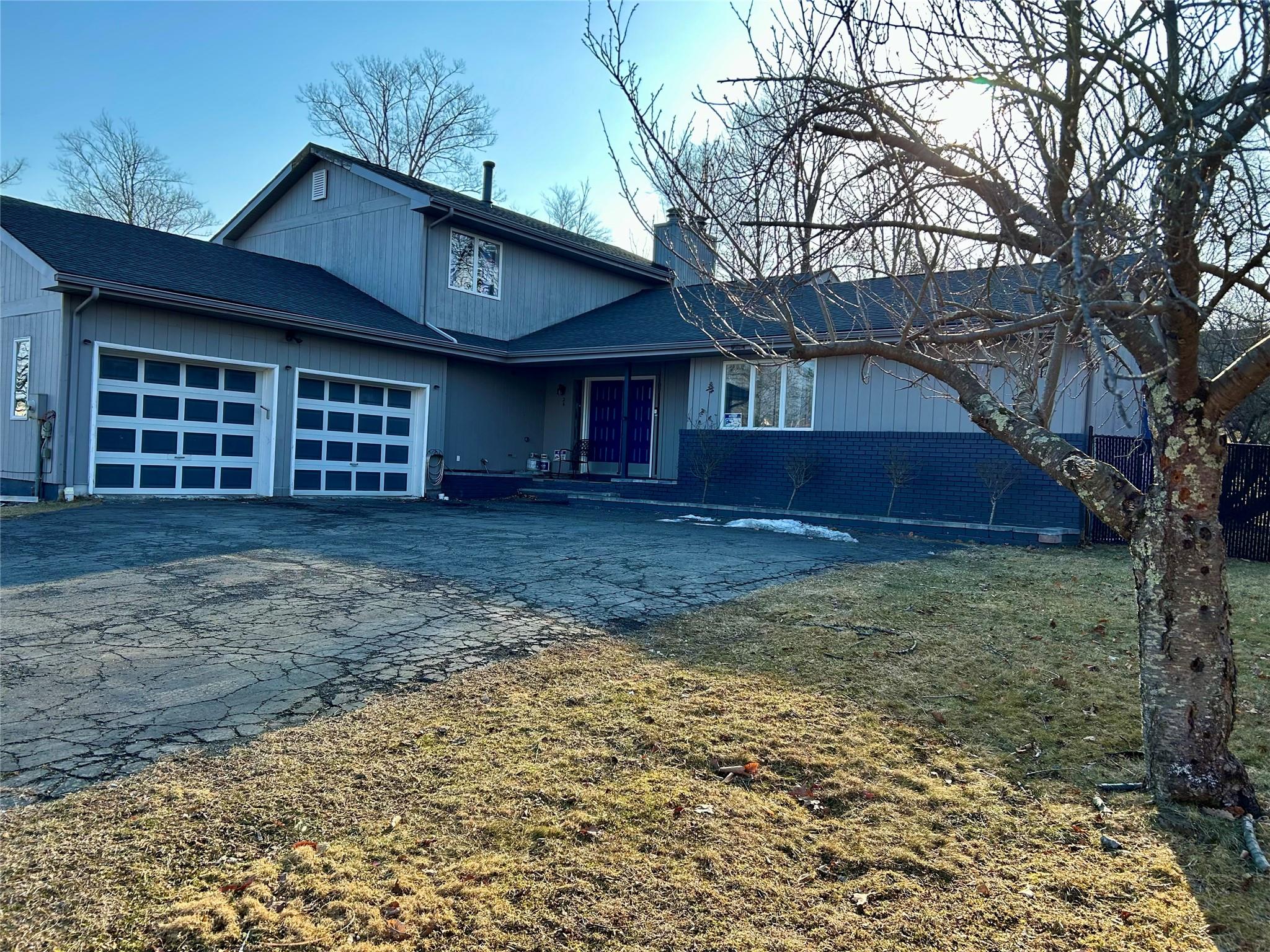 a view of a house with a yard