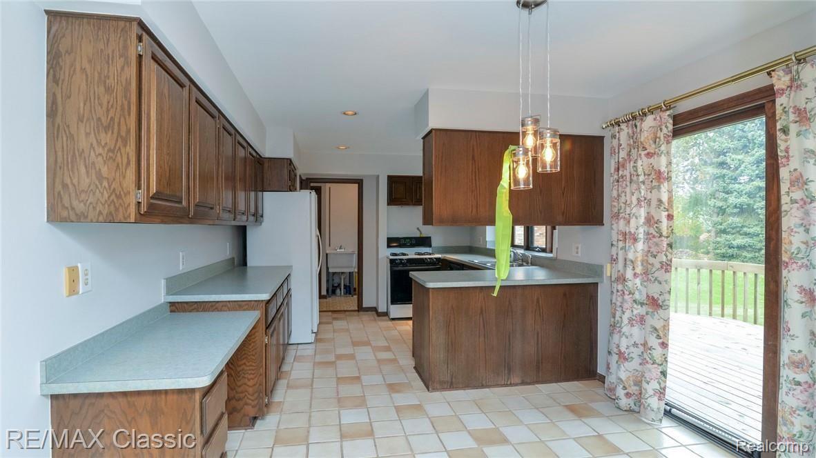 688 Sunlight Drive Rochester, MI 48309 - Photo 25 of 63 029_51.jpg