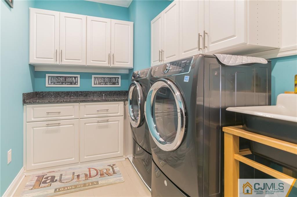 25 Preakness Drive Monroe Township, NJ 08831 - Photo 37 of 48 a utility room with dryer and washer